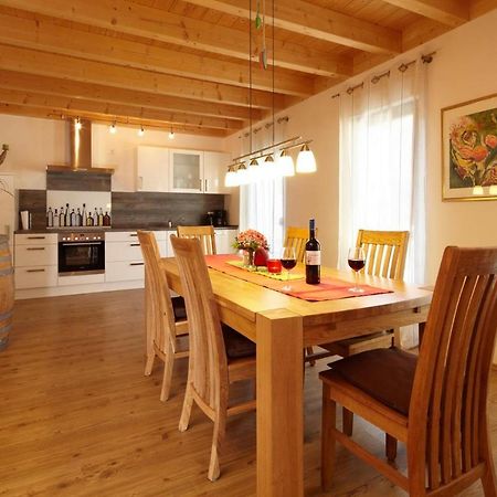 Weingut Schunck Apartamento Leinsweiler Exterior foto