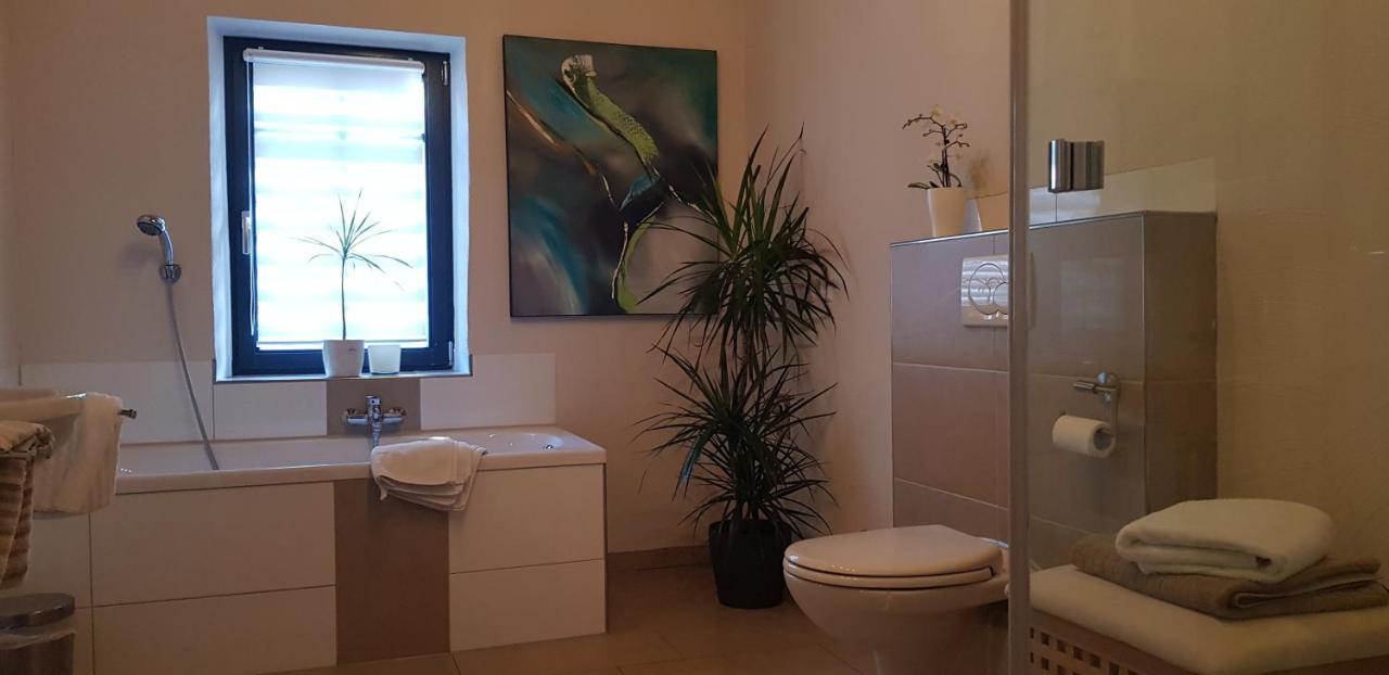 Weingut Schunck Apartamento Leinsweiler Exterior foto